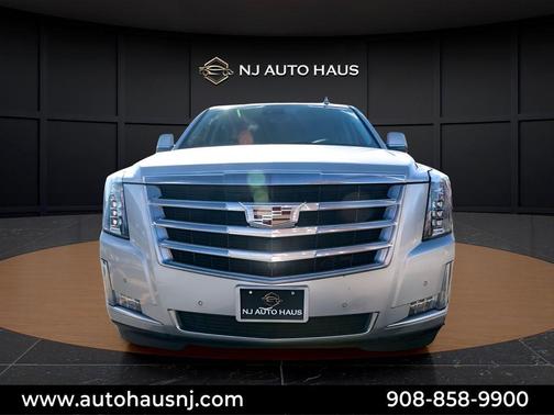 Radiant Silver Metallic 2018 Cadillac Escalade ESV Luxury