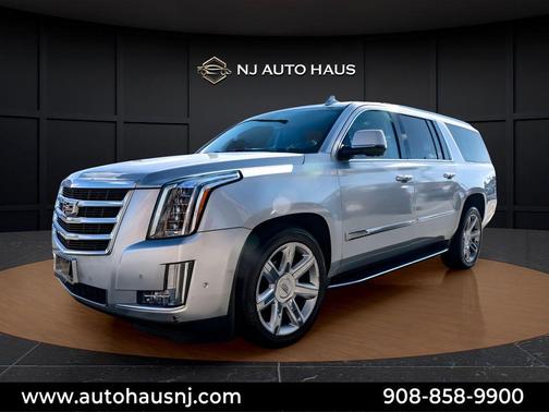 Radiant Silver Metallic 2018 Cadillac Escalade ESV Luxury