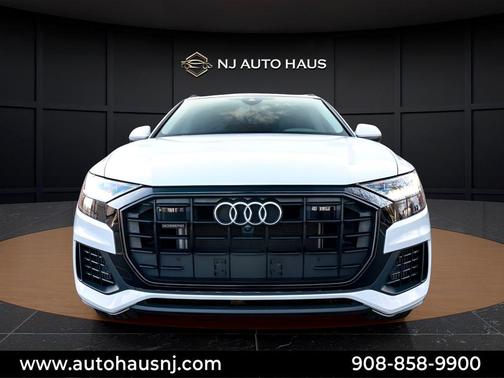 Glacier White Metallic 2023 Audi Q8 55 Premium