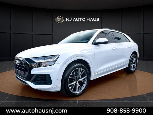 Glacier White Metallic 2023 Audi Q8 55 Premium