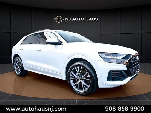 Glacier White Metallic 2023 Audi Q8 55 Premium