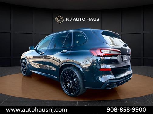 Black Sapphire Metallic 2022 BMW X5 M50i