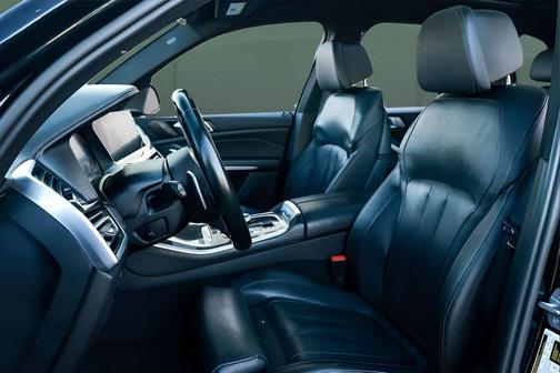 Black Sapphire Metallic 2022 BMW X5 M50i