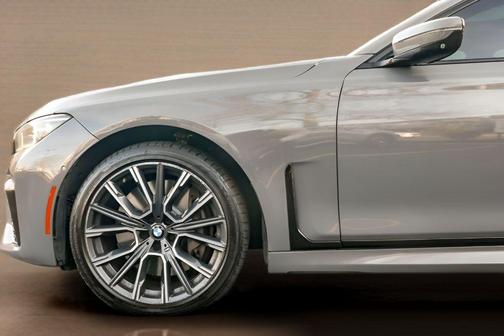 Bemina Gray Amber Effect 2020 BMW 750 i xDrive