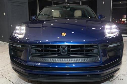 2023 Porsche Macan Base