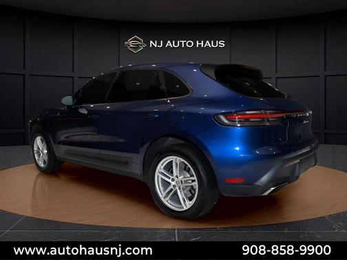 2023 Porsche Macan Base