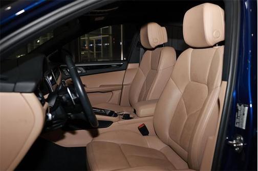 2023 Porsche Macan Base