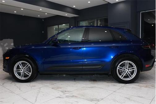 2023 Porsche Macan Base