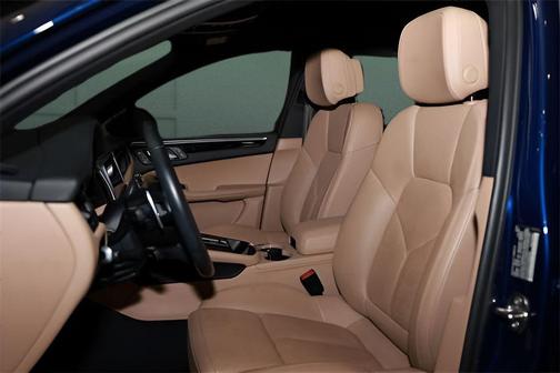 2023 Porsche Macan Base