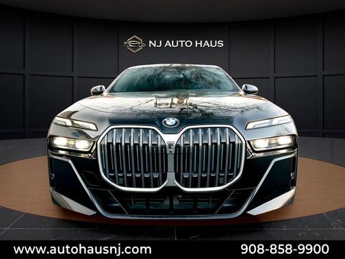 Black Sapphire Metallic 2023 BMW 740 i