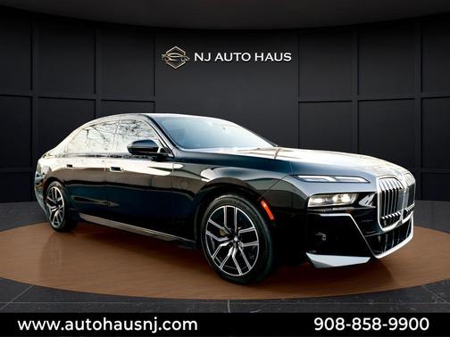 Black Sapphire Metallic 2023 BMW 740 i