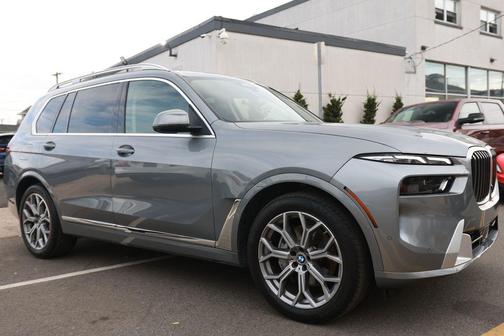 2025 BMW X7 xDrive40i