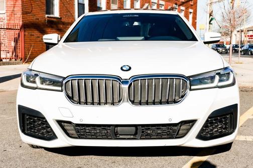 Alpine White 2023 BMW 540 i