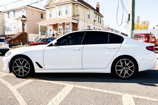 Alpine White 2023 BMW 540 i