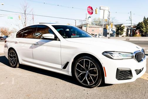 Alpine White 2023 BMW 540 i