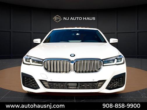 Alpine White 2023 BMW 540 i