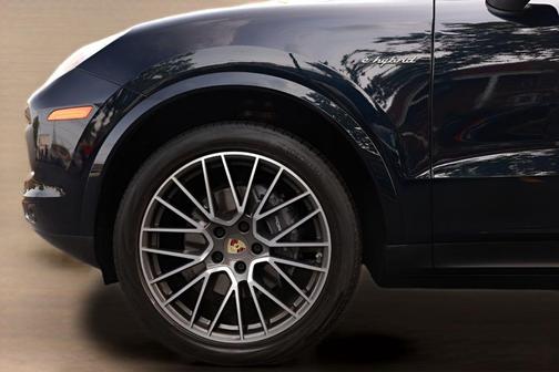 Moonlight Blue Metallic 2021 Porsche Cayenne AWD