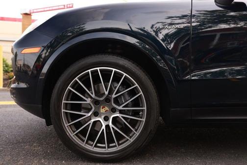 Moonlight Blue Metallic 2021 Porsche Cayenne AWD