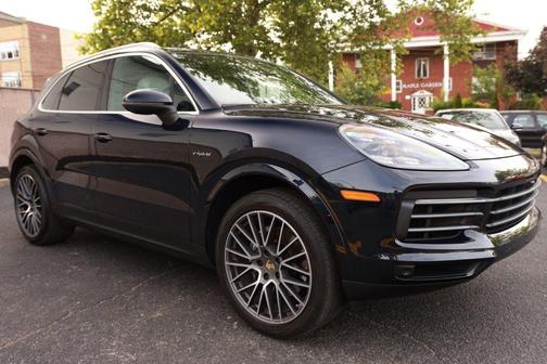 Moonlight Blue Metallic 2021 Porsche Cayenne AWD