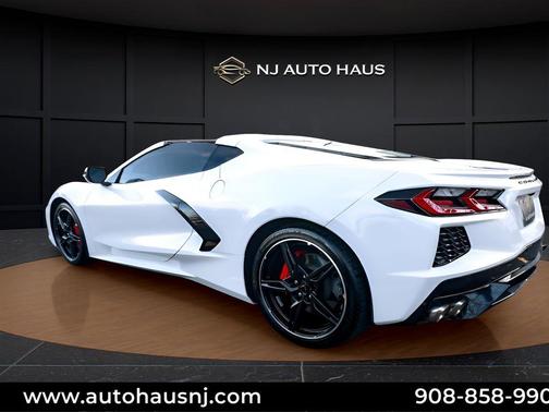 Arctic White 2021 Chevrolet Corvette Stingray w/2LT