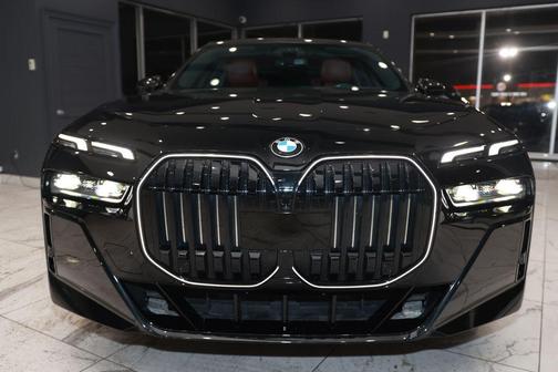 2023 BMW 740 i