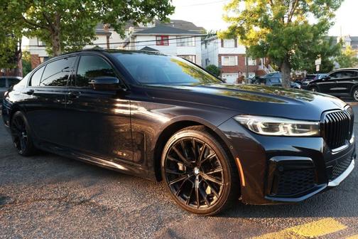 Carbon Black Metallic 2020 BMW 740 i