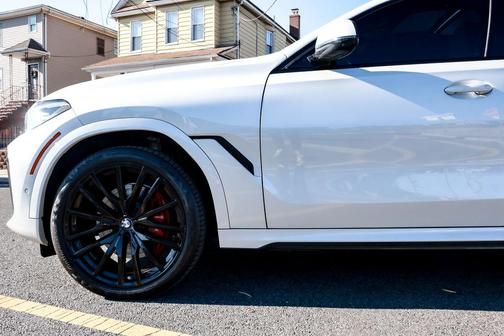Mineral White Metallic 2023 BMW X6 xDrive40i