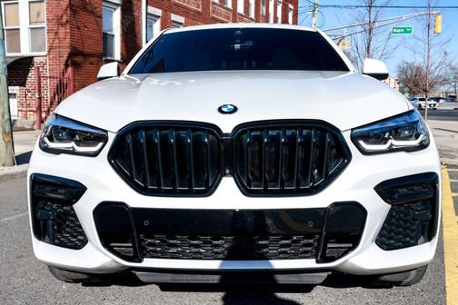 Mineral White Metallic 2023 BMW X6 xDrive40i