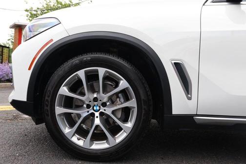 Alpine White 2021 BMW X5 sDrive40i