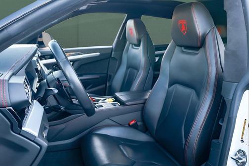 2023 Lamborghini Urus S