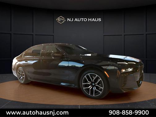 Black Sapphire Metallic 2023 BMW 740 i