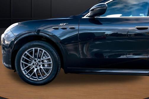 Nero 2024 Maserati Grecale GT