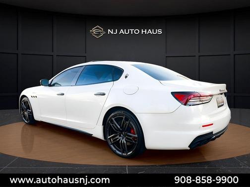 Bianco 2022 Maserati Quattroporte Modena
