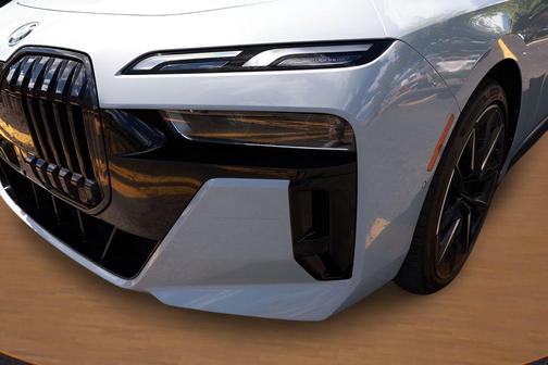Brooklyn Gray Metallic 2023 BMW i7 xDrive60