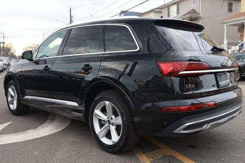 2024 Audi Q7 45 Premium Plus