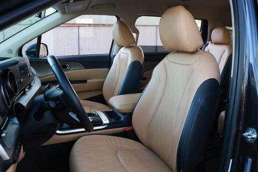 Metal 2024 Kia Carnival LX Seat Package