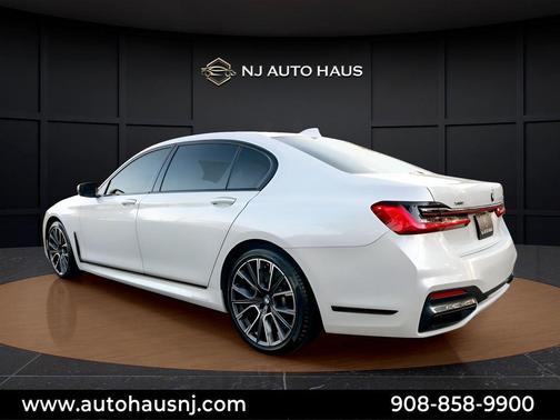 Mineral White Metallic 2021 BMW 750 i xDrive