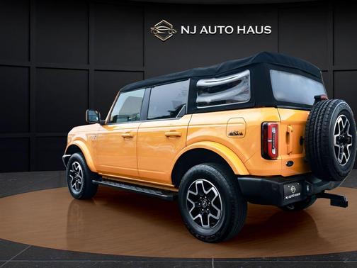 Cyber Orange Metallic Tricoat 2022 Ford Bronco Outer Banks