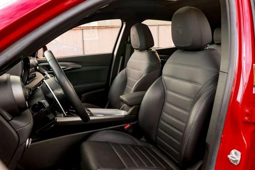 Rosso 2024 Alfa Romeo Tonale Veloce