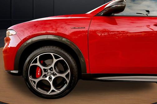 Rosso 2024 Alfa Romeo Tonale Veloce