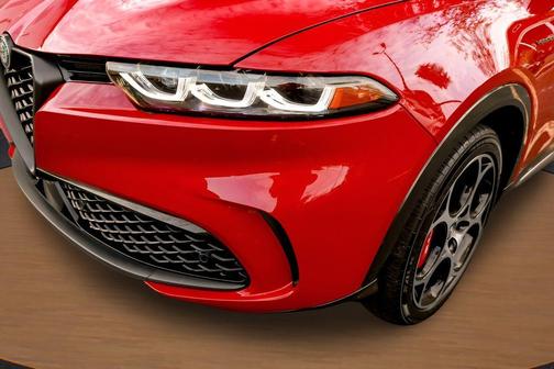 Rosso 2024 Alfa Romeo Tonale Veloce