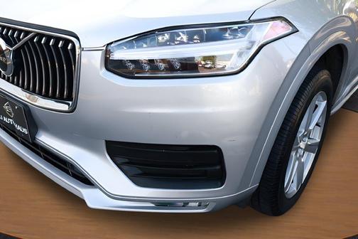 Bright Silver Metallic 2020 Volvo XC90 T6 Momentum 7 Passenger