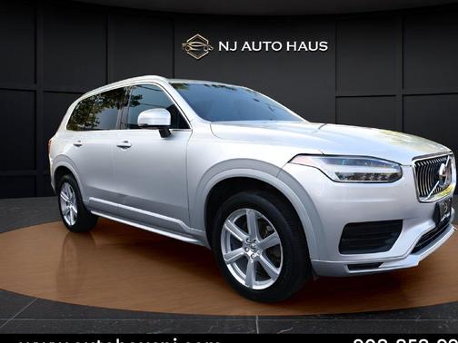 Bright Silver Metallic 2020 Volvo XC90 T6 Momentum 7 Passenger