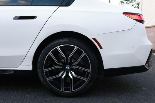 Mineral White Metallic 2023 BMW 760 760i xDrive