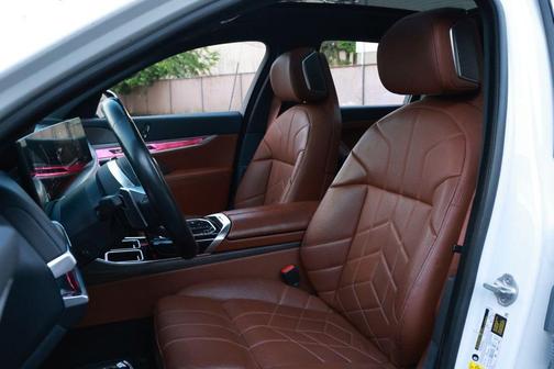 Mineral White Metallic 2023 BMW 760 760i xDrive