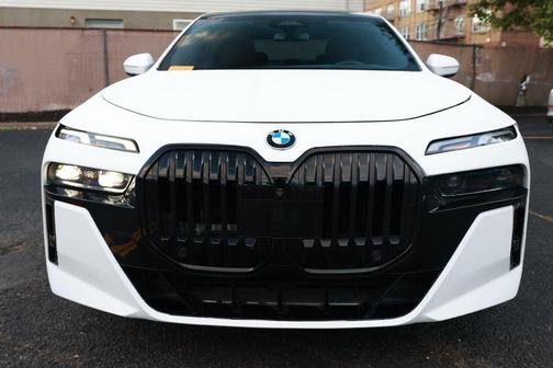 Mineral White Metallic 2023 BMW 760 760i xDrive