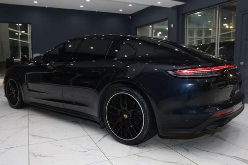 2023 Porsche Panamera 4 Platinum Edition