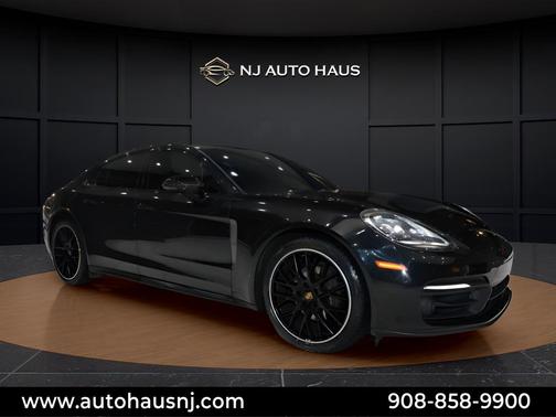 2023 Porsche Panamera 4 Platinum Edition