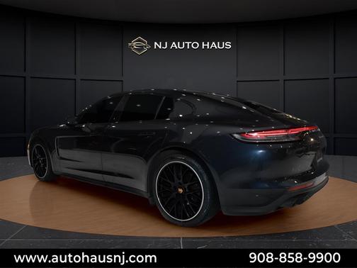 2023 Porsche Panamera 4 Platinum Edition