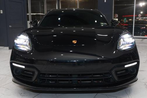 2023 Porsche Panamera 4 Platinum Edition